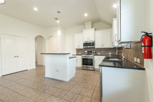 Building Photo - 23611 Starbridge Lake Ln