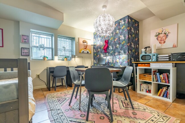 Foto del edificio - 2221 Dwight Way