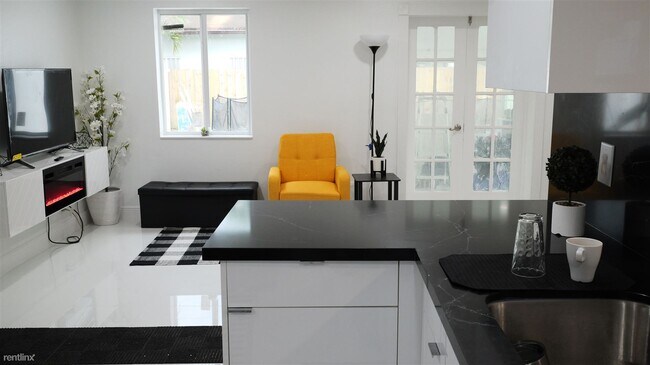 Foto del edificio - 4 br, 2 bath House - 6610 Cody St