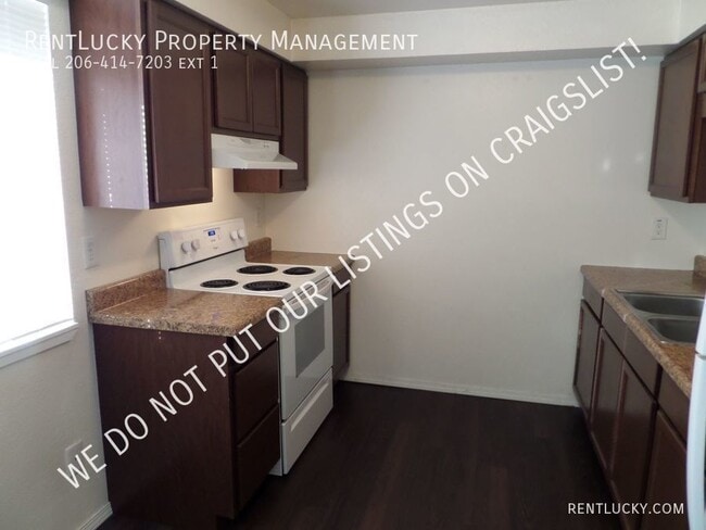 Building Photo - 218 3rd Ave SW