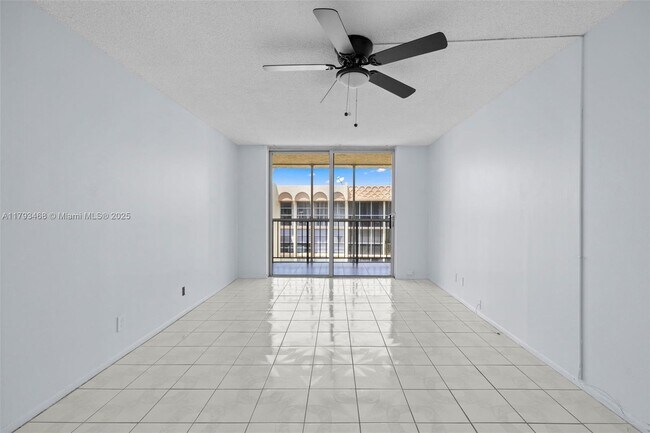 Foto del edificio - 851 Three Islands Boulevard