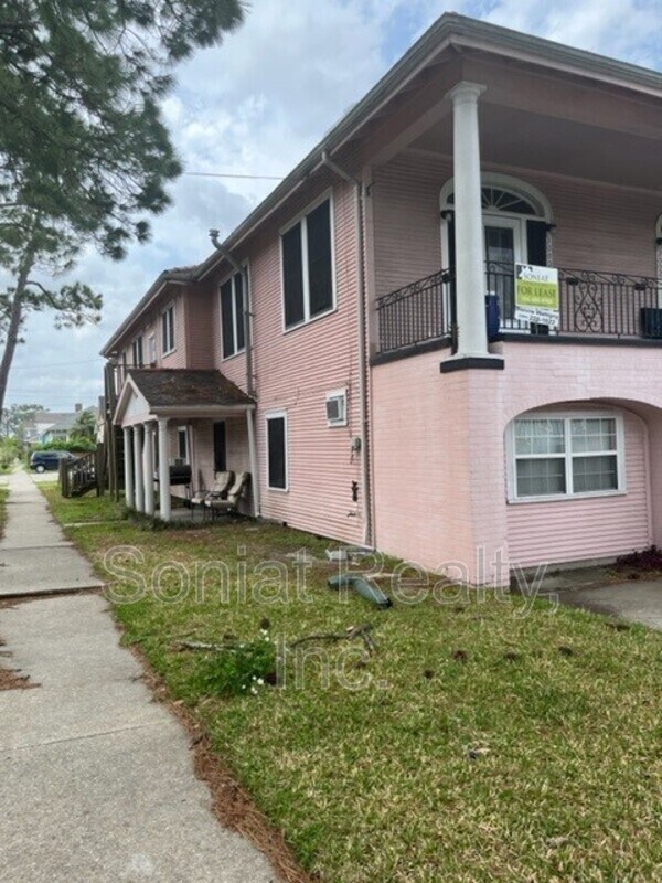 Foto del edificio - 3000 Serantine St