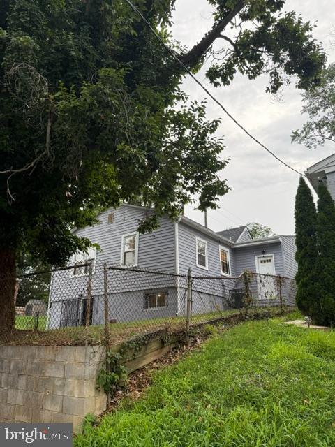 Foto del edificio - 1629 Quarter Ave