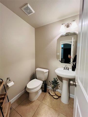 Building Photo - 853 Llano Dr