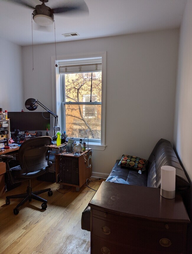 Foto del edificio - 534 W Belmont Ave