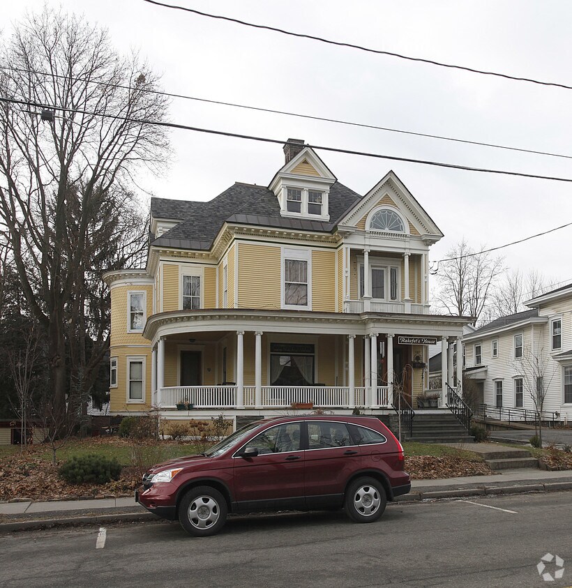 81 Chestnut St, Oneonta, NY 13820 Apartments in Oneonta, NY