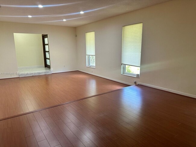 Foto del edificio - 9480 SW 99th St