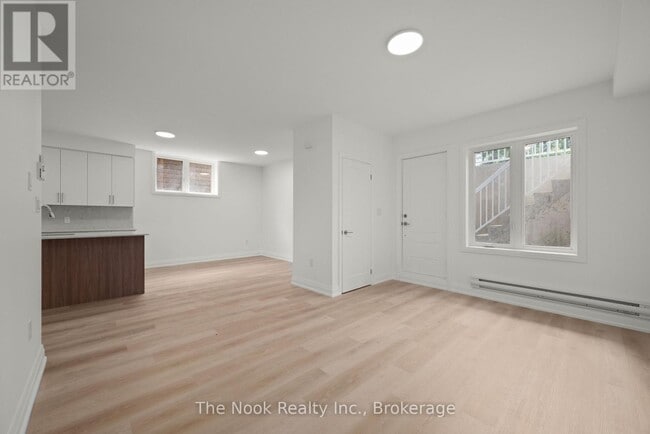 Building Photo - 403 Thornton Rd N