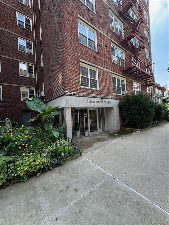 Foto del edificio - 3176 Decatur Ave