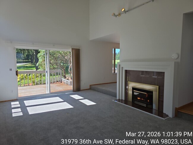 Foto del edificio - Twin Lakes life on a golf course - 4 bedroom 2.5 bathroom with 2 car garage - Move in now!