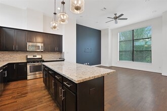 Building Photo - 1810 Thompson St