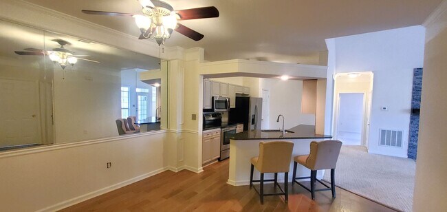 Foto del edificio - Welcome to this Luxury 2 bedroom, 2 bath c...