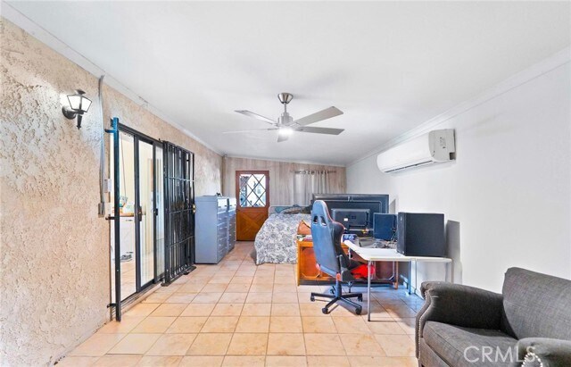 Foto del edificio - 7371 Lyons Ave
