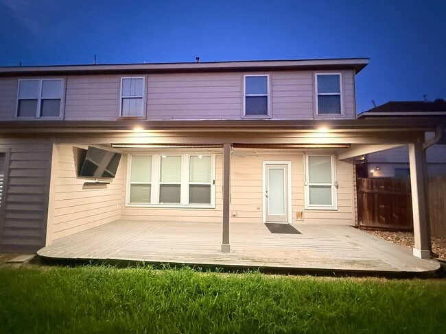 Building Photo - 29607 Legends Green Dr