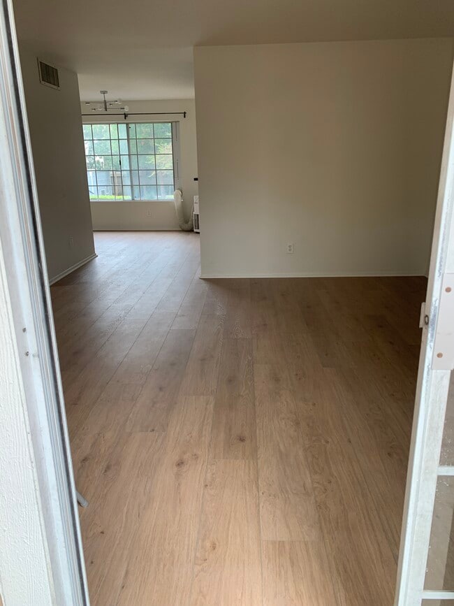 To dining room - 2800 Plaza del Amo
