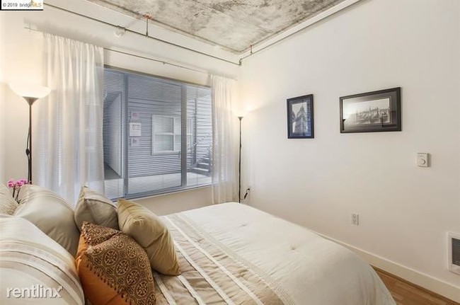 Building Photo - 1 br, 2 bath  - 1304 Saint Paul St