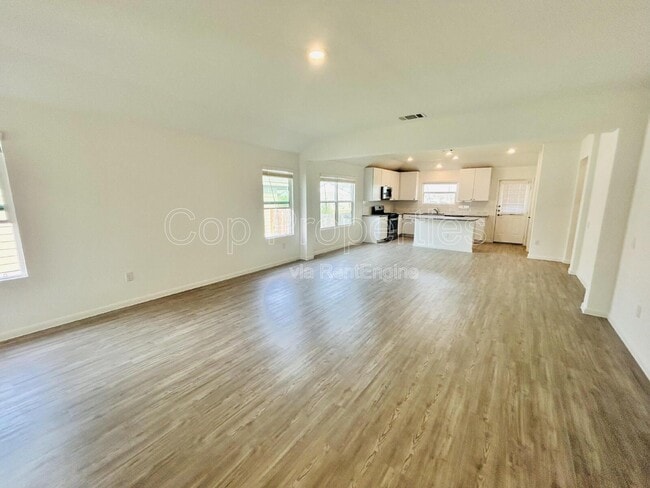 Building Photo - 742 Haas Wy