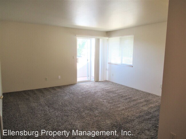 Building Photo - 2 br, 1 bath Apartment - 804 E Juniper Ave.