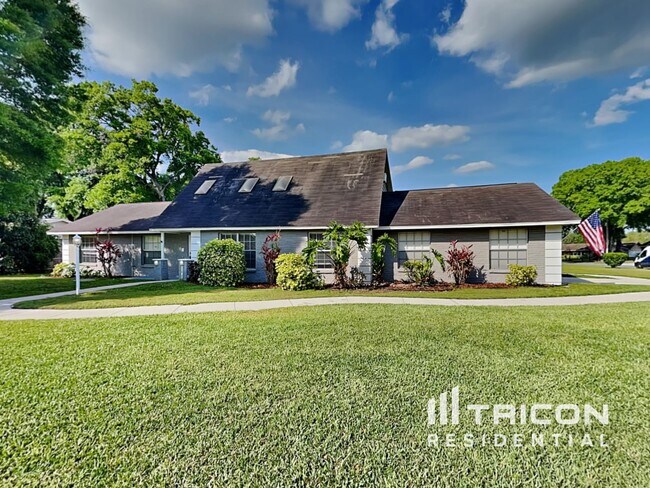 Building Photo - 1807 N Waterman Drive Valrico FL