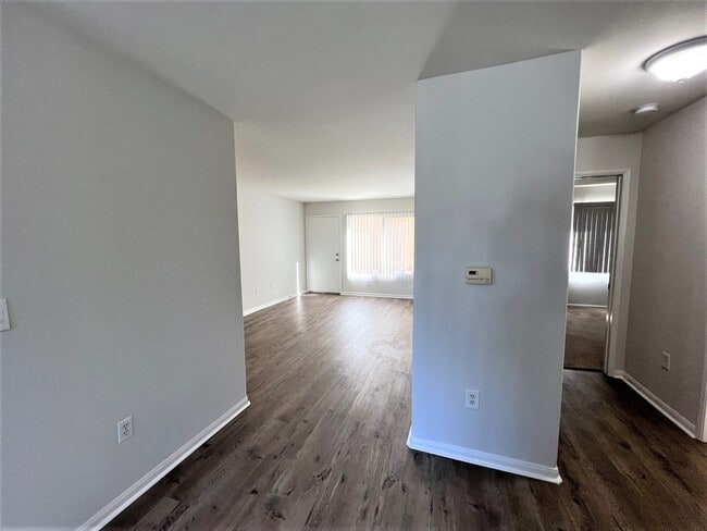 Building Photo - 6259 Vineland Ave