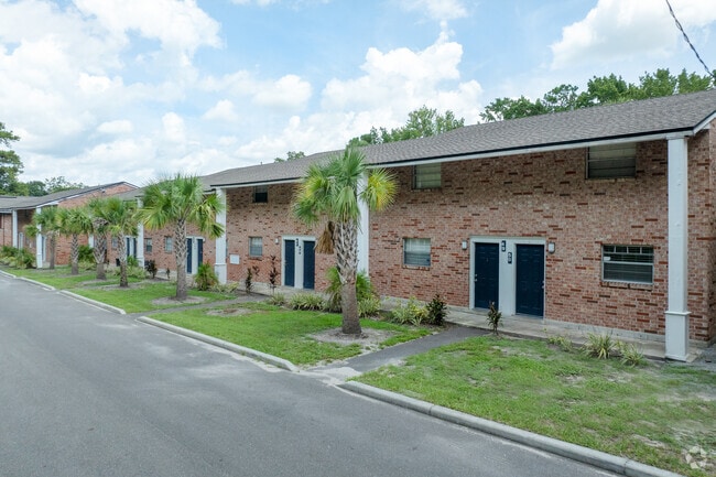 Foto del edificio - Lake Park Colonial