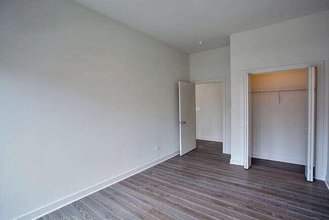 Foto del edificio - 868 N Franklin St