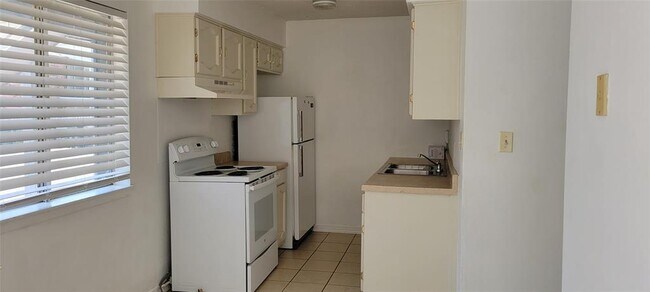 Foto del edificio - 530 W Hopkins St