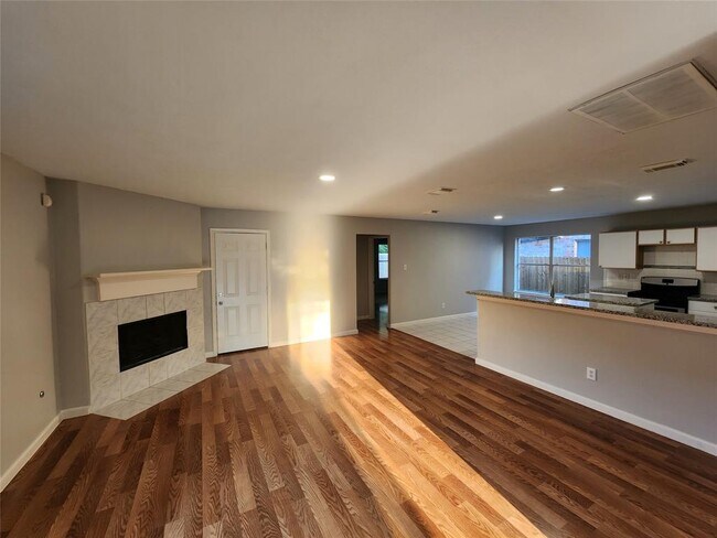 Building Photo - 6318 Foxhunter Rd