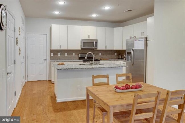 Building Photo - 2996 Rittenhouse Cir