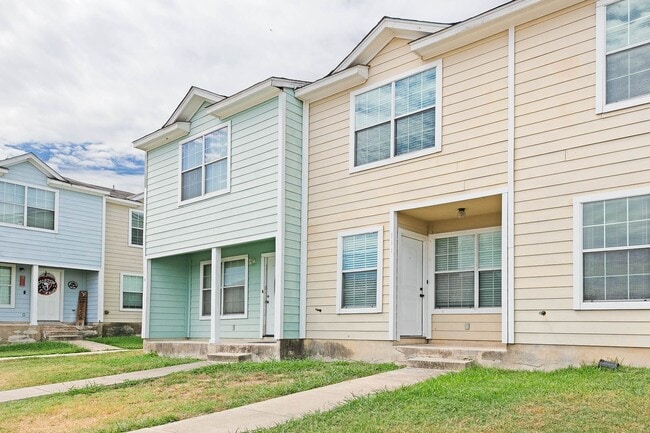 Building Photo - 2 br, 2.5 bath House - 111 Autumn Pass