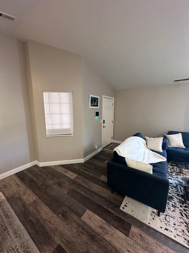 Foto del edificio - 1227 Riverside Ave