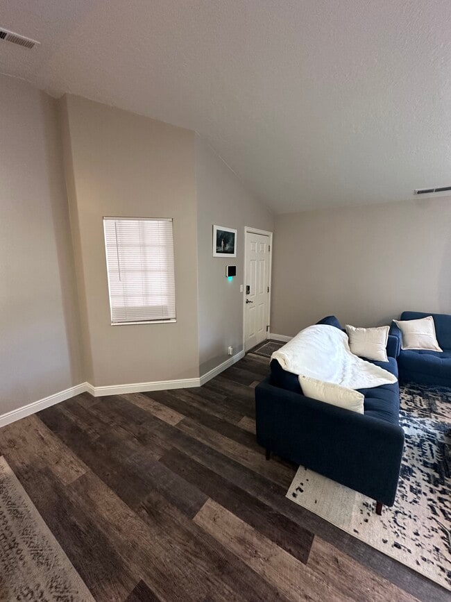 Building Photo - 1227 Riverside Ave