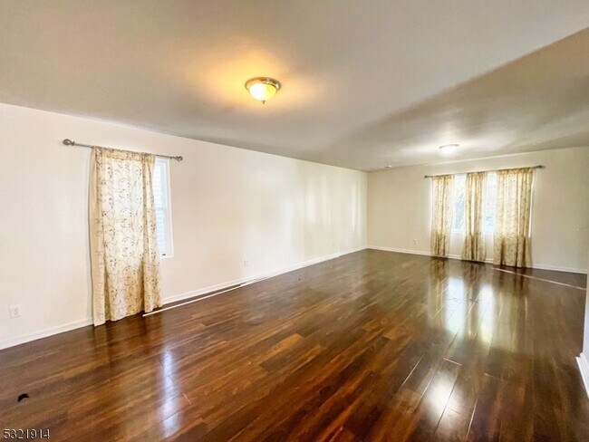 Foto del edificio - 183 Chancellor Ave