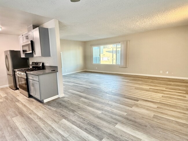 Spacious & Bright unit - Corteen Place Apartments