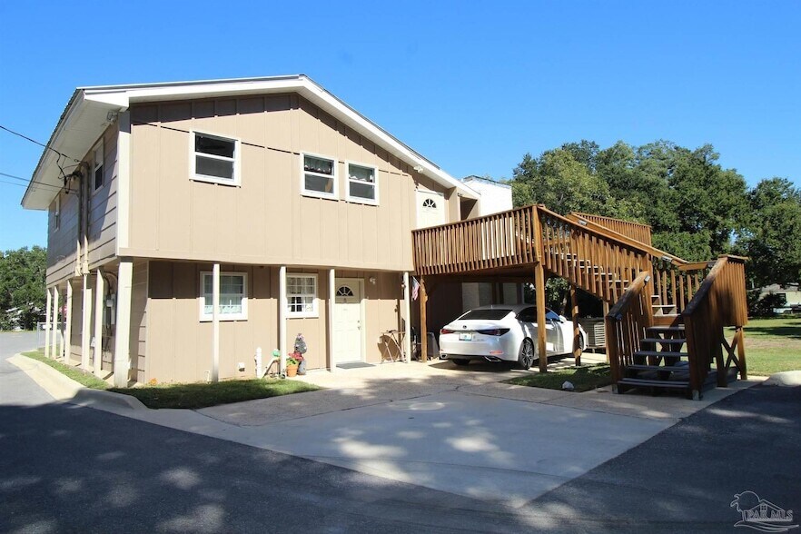 Foto principal - 2435 E Johnson Ave