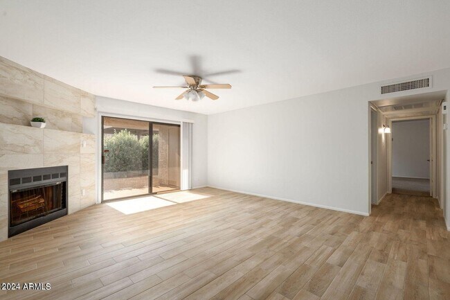 Foto del edificio - 7950 E Starlight Way