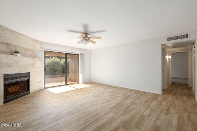 Building Photo - 7950 E Starlight Way