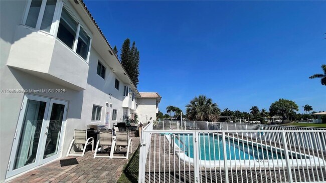 Foto del edificio - 840 Pine Dr