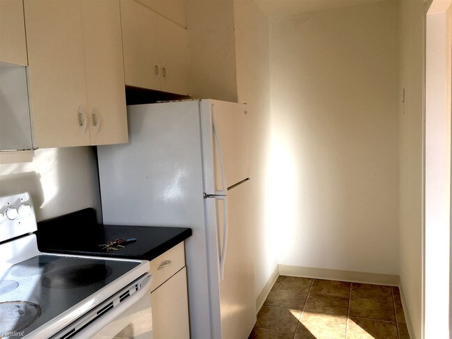 Foto del edificio - 1 br, 1 bath  - 2040 Saunders Ave 105