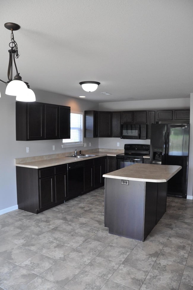 Building Photo - 5727 Abercorn Dr
