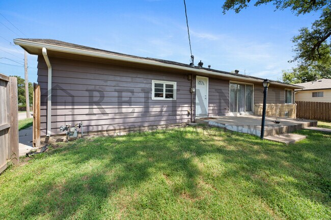Building Photo - 8403 E Gilbert St