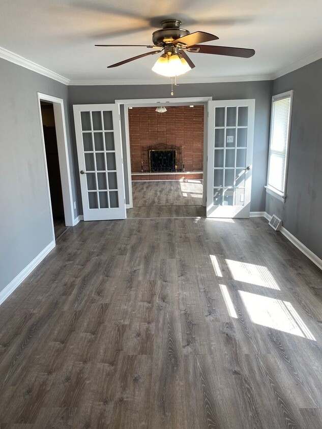 Foto principal - COMING SOON! 3B 1b Florissant Home For Rent