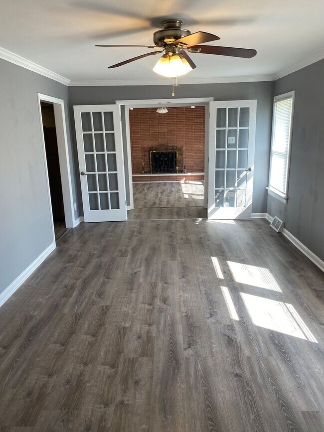 Foto del edificio - COMING SOON! 3B 1b Florissant Home For Rent
