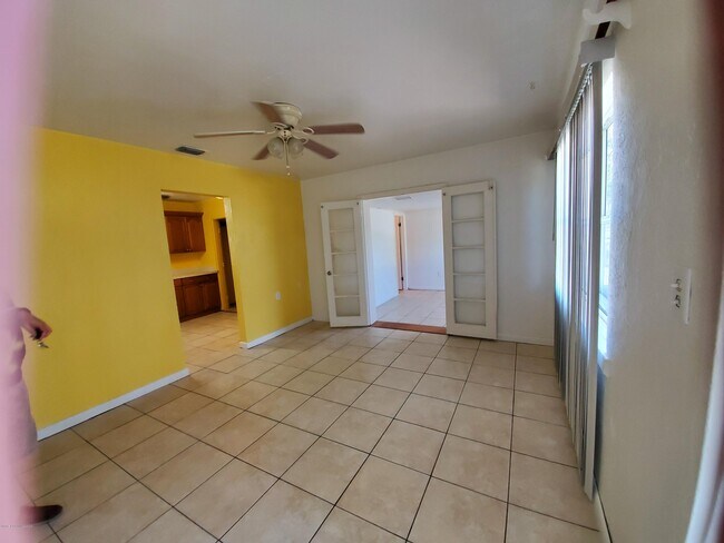 Foto del edificio - 1011 Woodlawn Rd