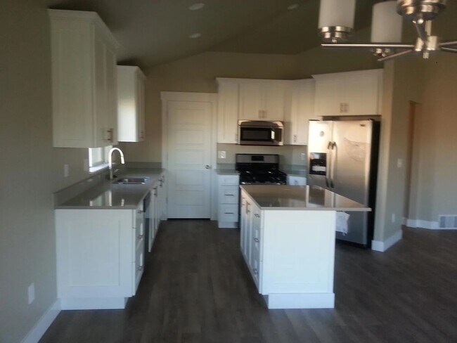 Building Photo - Saratoga Springs Home