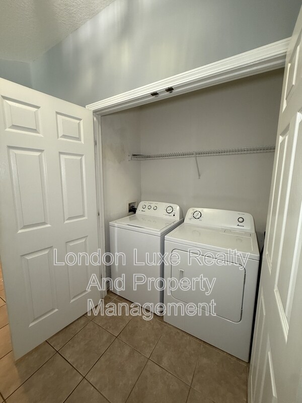 Foto del edificio - 7990 Baymeadows Rd