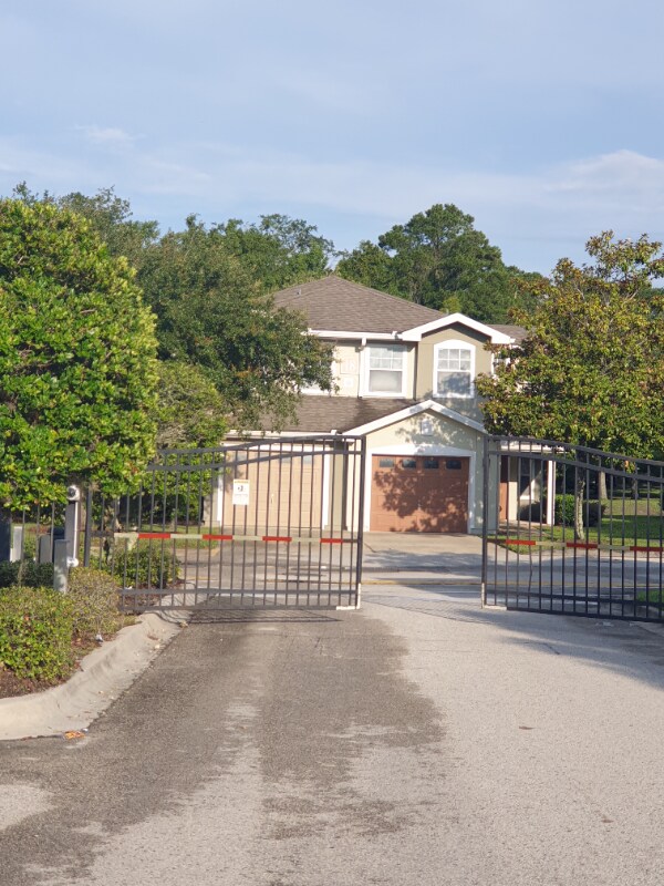 Foto principal - 8550 Argyle Business Loop
