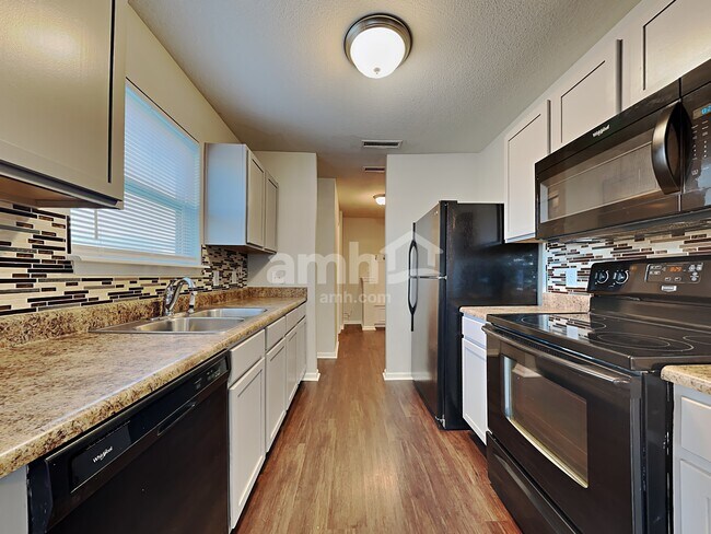 Foto del edificio - 1141 Central Park Dr