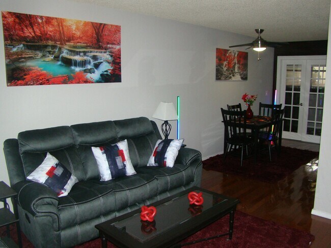 Building Photo - 461 W Holmes Ave