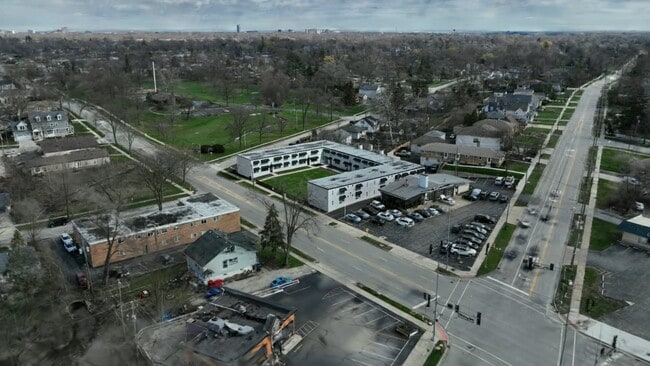 - 4925 Fairview Ave